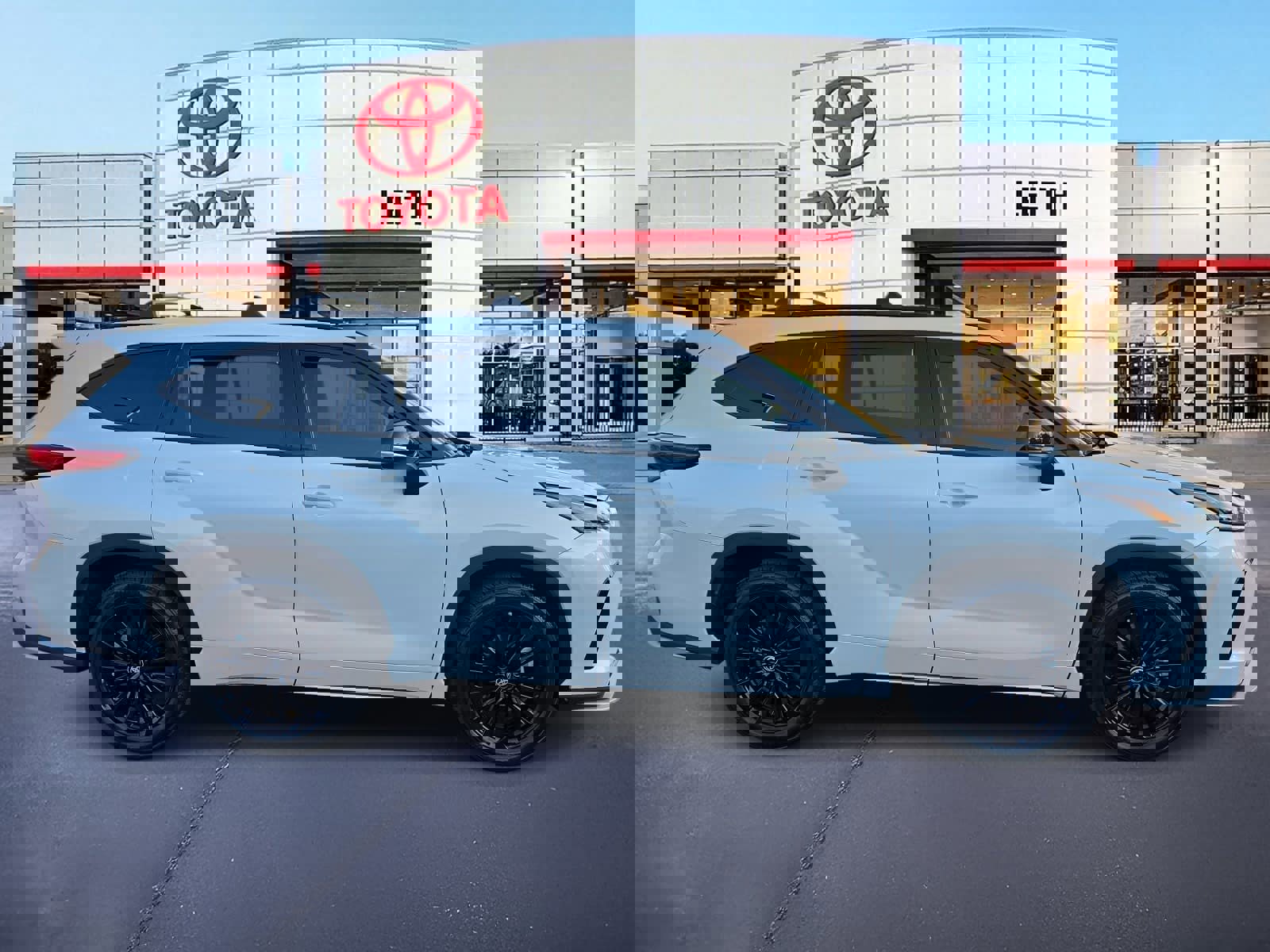 Used 2023 Toyota Highlander XSE image 4