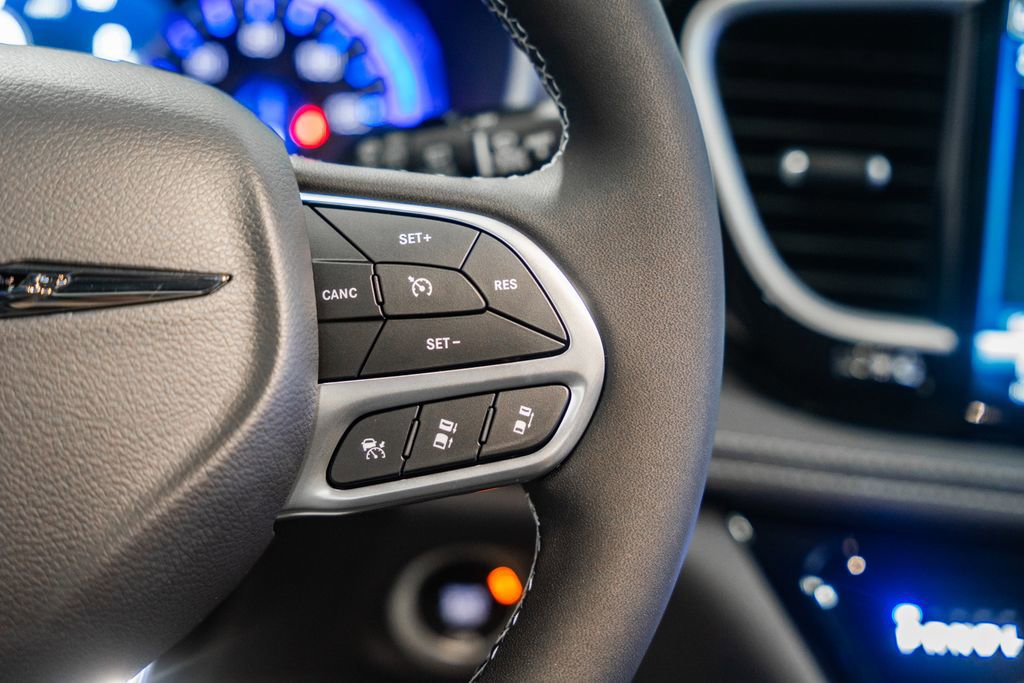 New 2026 Chrysler Pacifica Select image 28