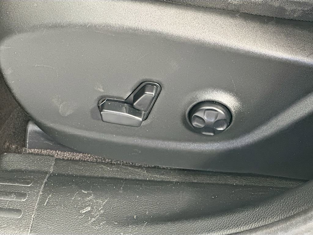 Used 2016 Jeep Cherokee Limited image 21