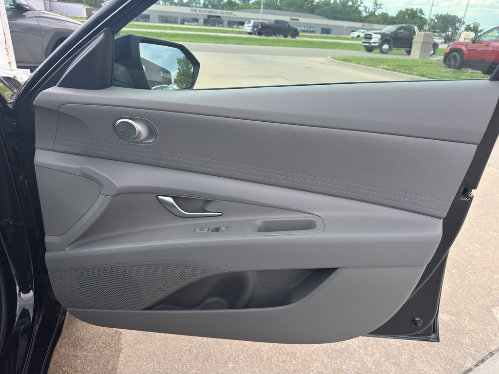 New 2026 Hyundai Elantra SE FWD image 26