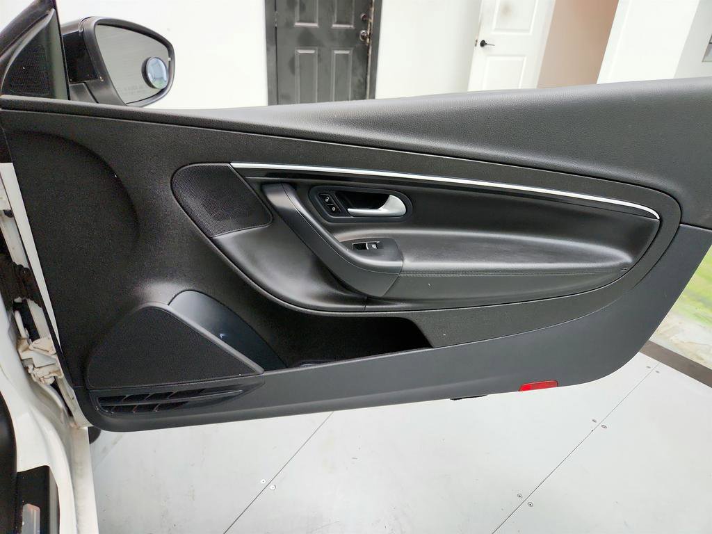 Used 2013 Volkswagen Eos w/ Sport Package image 25