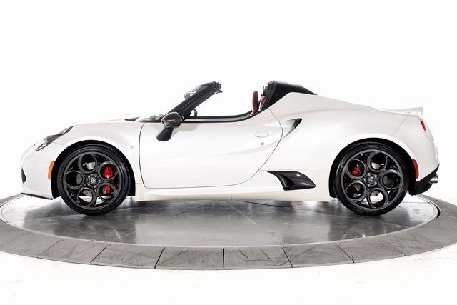 Used 2019 Alfa Romeo 4C Spider RWD image 2