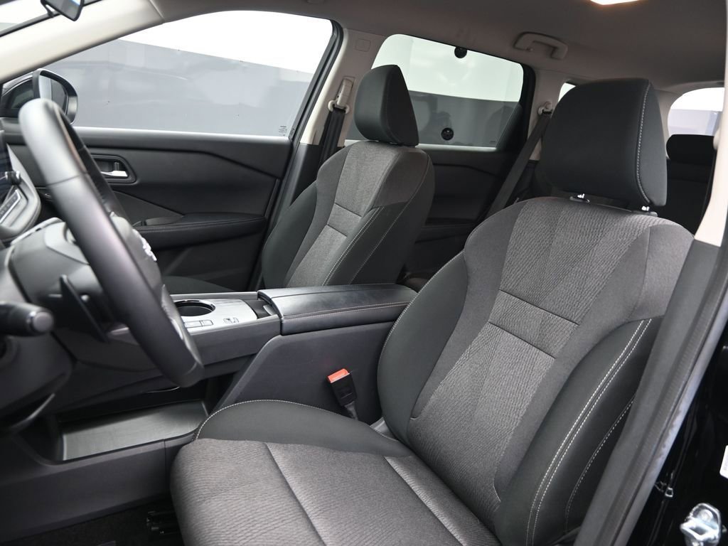 Used 2025 Nissan Rogue SV image 16