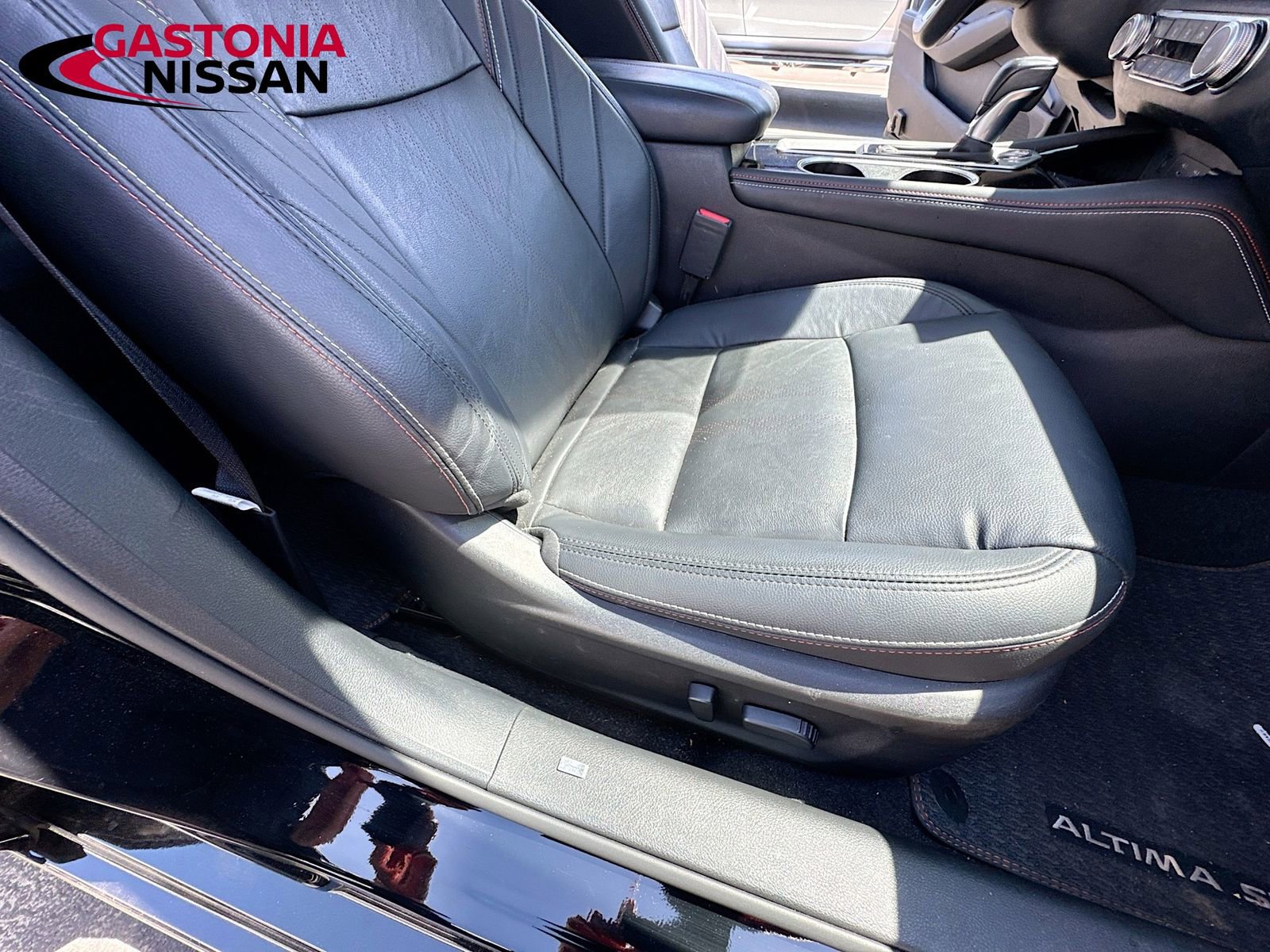 Used 2024 Nissan Altima 2.5 SR w/ SR Premium Package FWD image 32