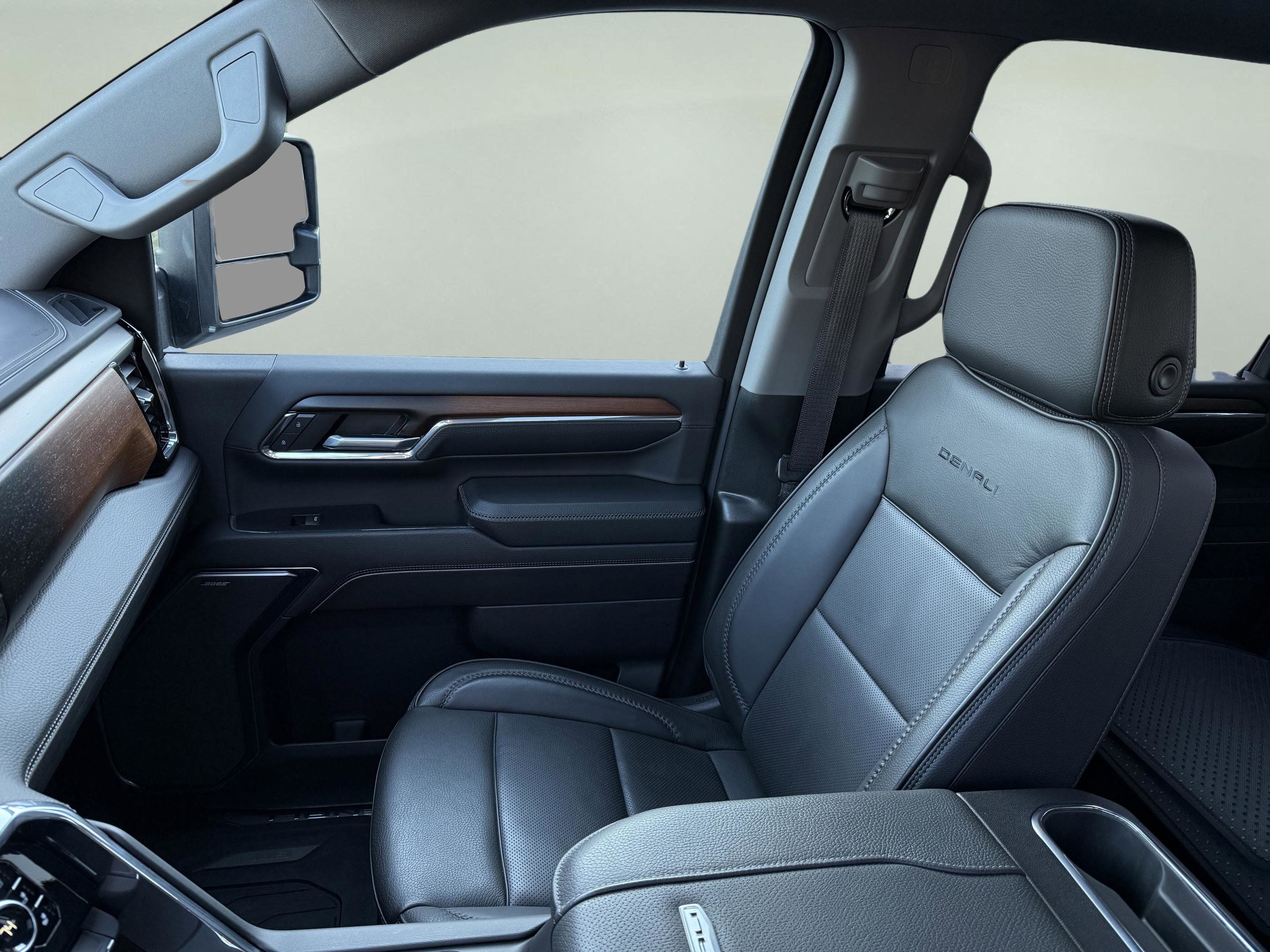 Used 2024 GMC Sierra 2500 Denali w/ Denali Reserve Package image 18