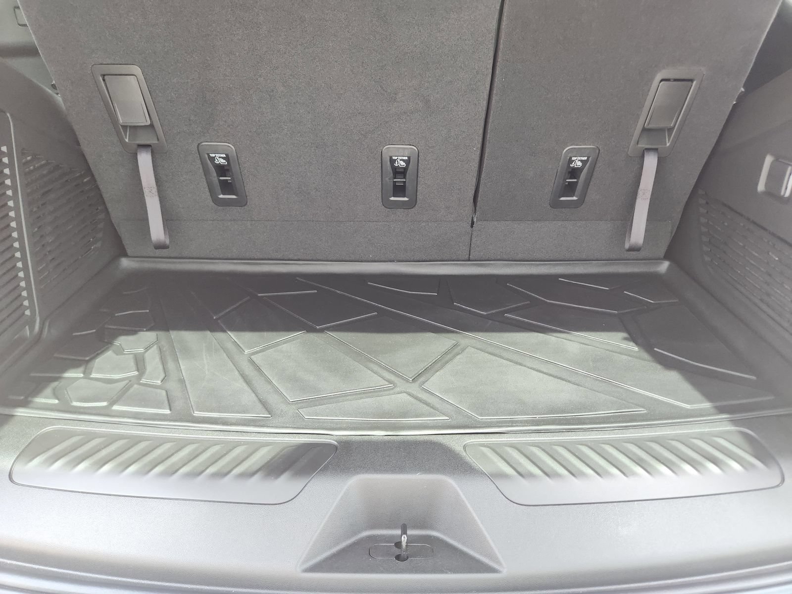 Used 2025 Chevrolet Tahoe LS RWD image 36