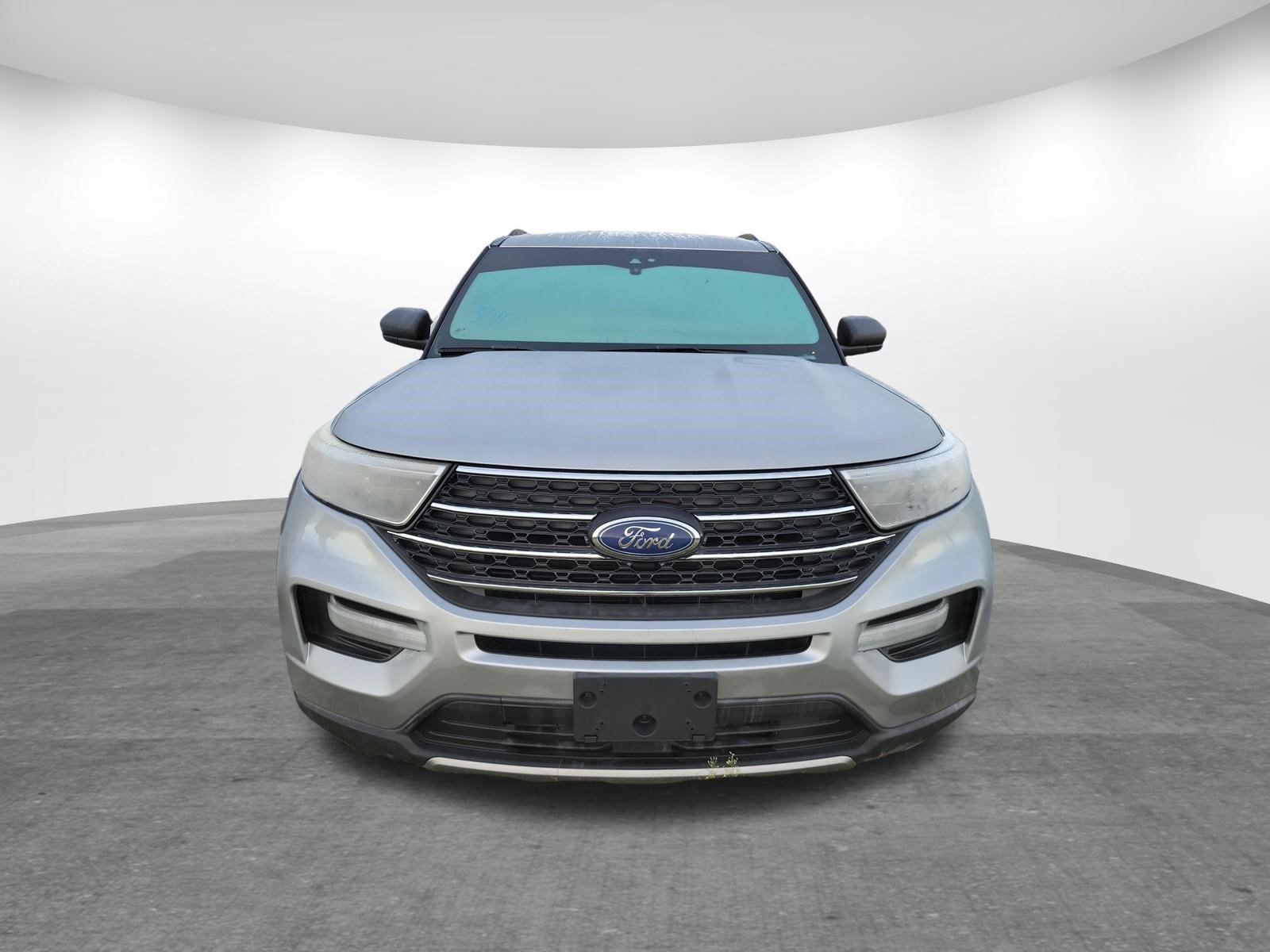 Used 2020 Ford Explorer XLT w/ Equipment Group 202A AWD/4WD image 2