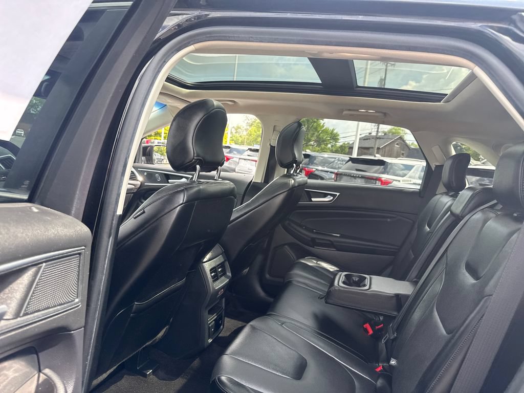 Used 2019 Ford Edge Titanium w/ Equipment Group 301A AWD/4WD image 18