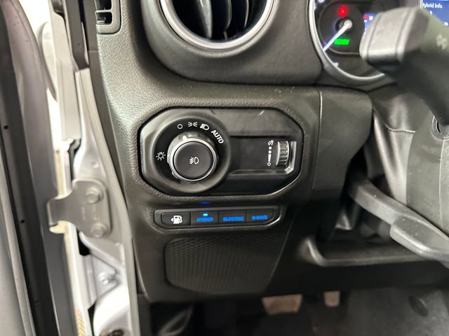 Used 2023 Jeep Wrangler Unlimited Sahara w/ Cold Weather Group AWD/4WD image 19