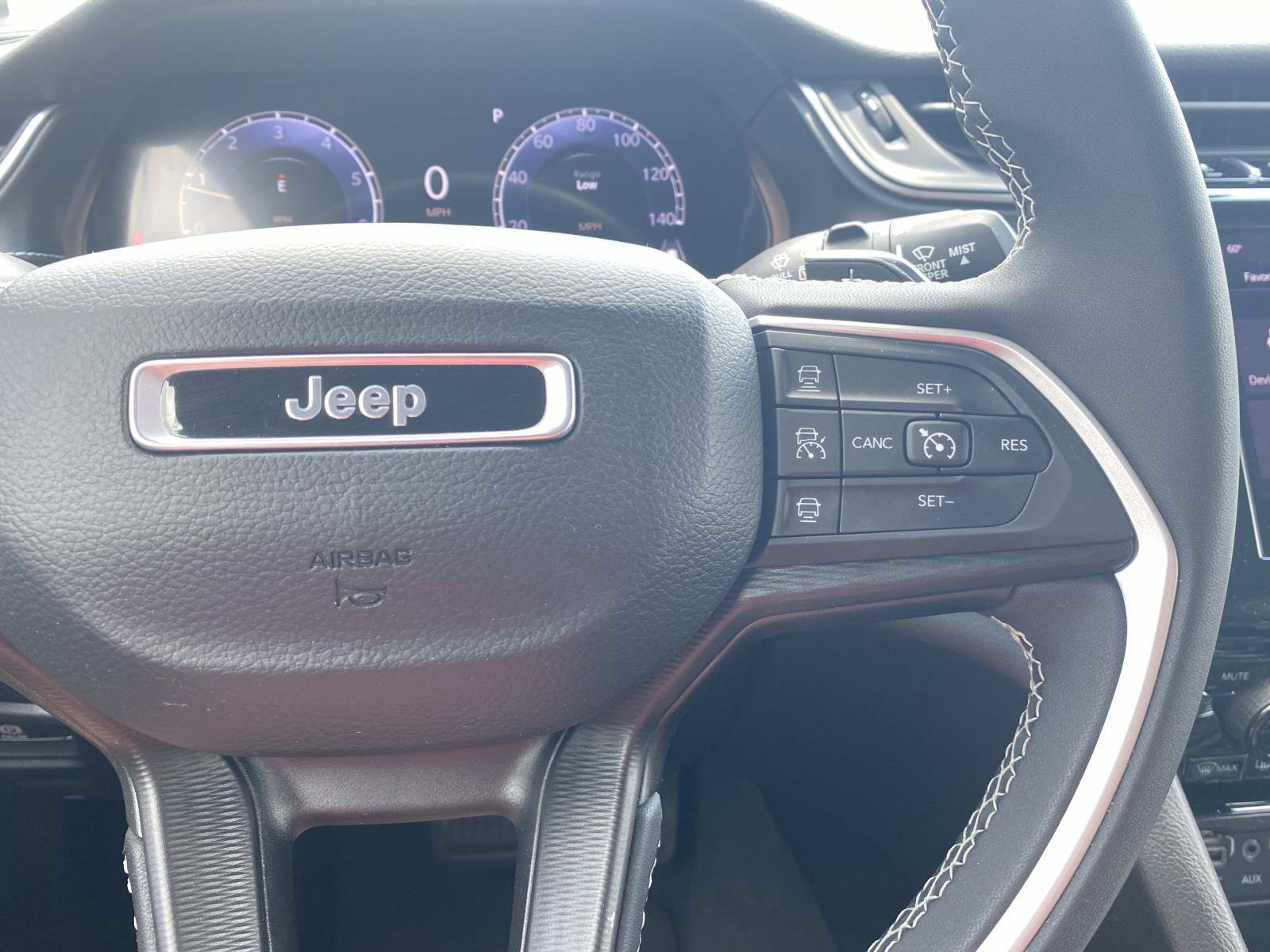 Used 2023 Jeep Grand Cherokee Laredo AWD/4WD image 42