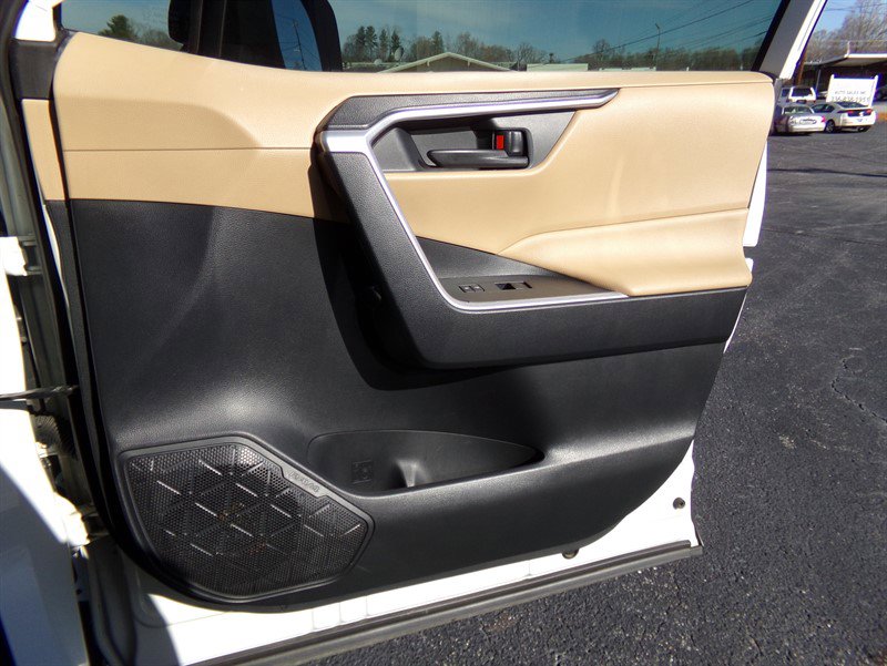 Used 2019 Toyota RAV4 LE AWD/4WD image 47
