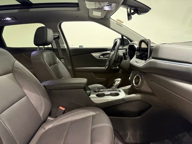 Used 2023 Chevrolet Blazer LT w/ Midnight/Sport Edition FWD image 28
