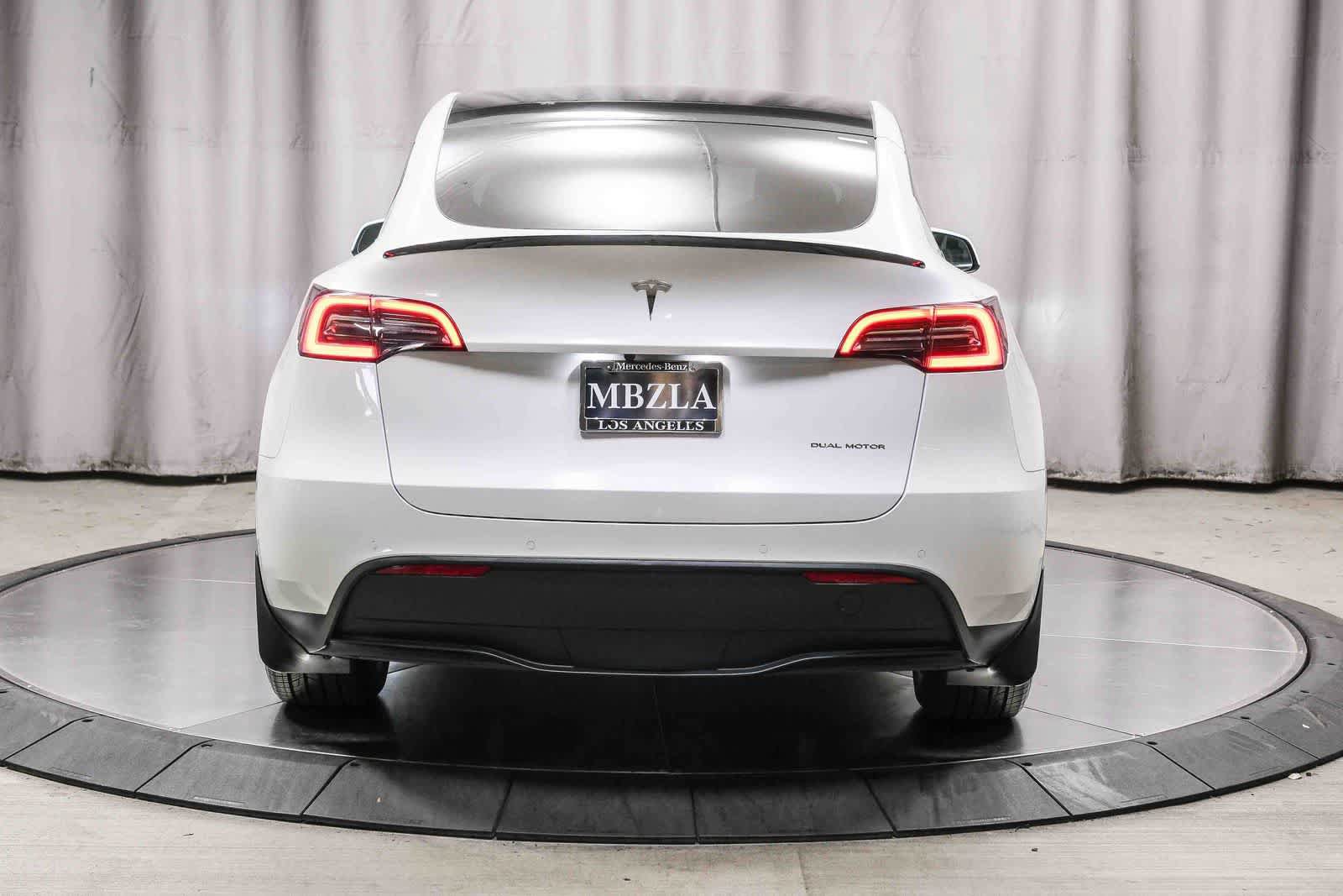 Used 2022 Tesla Model Y Long Range AWD/4WD image 3