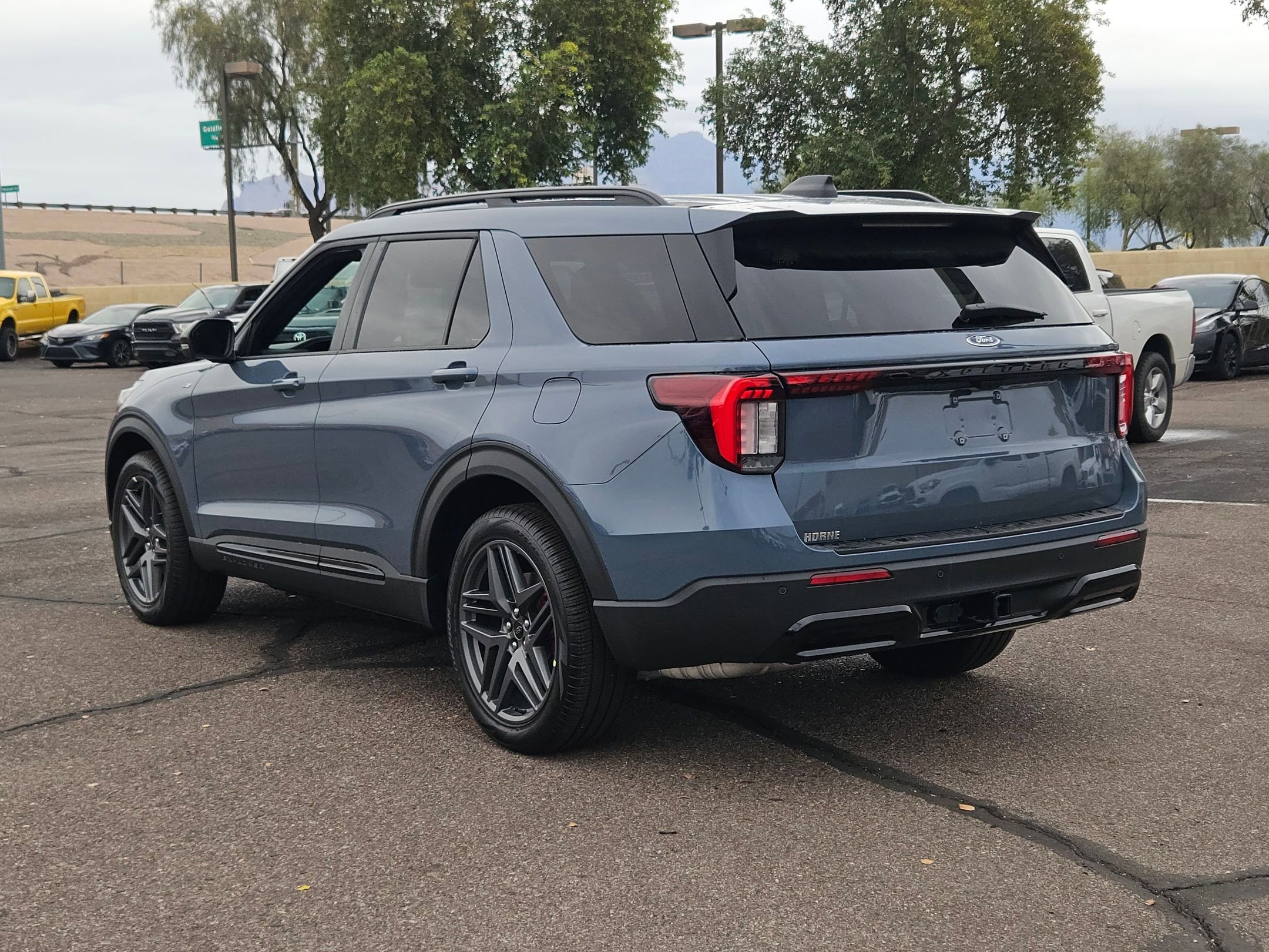 New 2026 Ford Explorer ST-Line w/ ST-Line Street Pack image 4