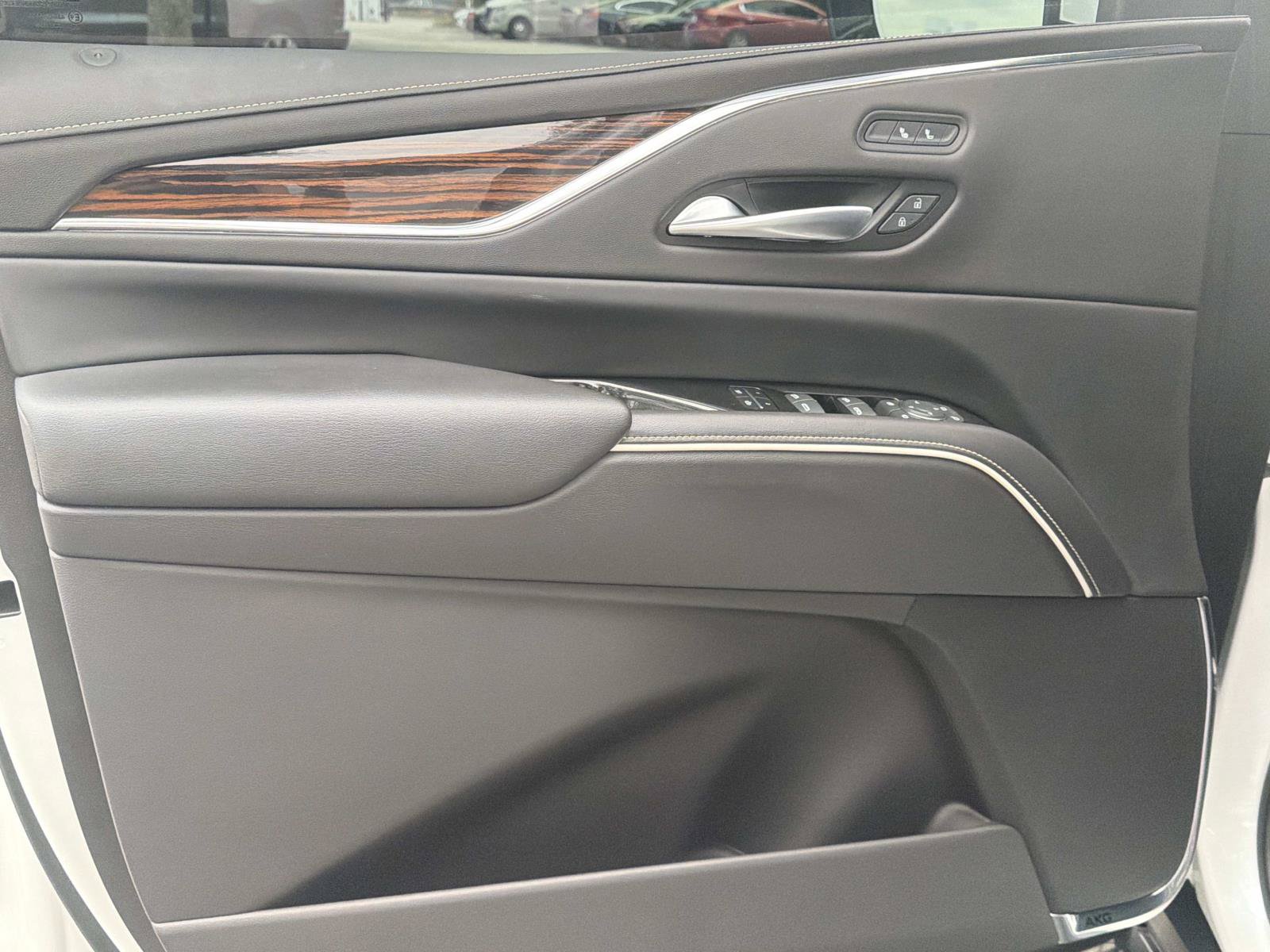 Used 2023 Cadillac Escalade Luxury RWD image 15