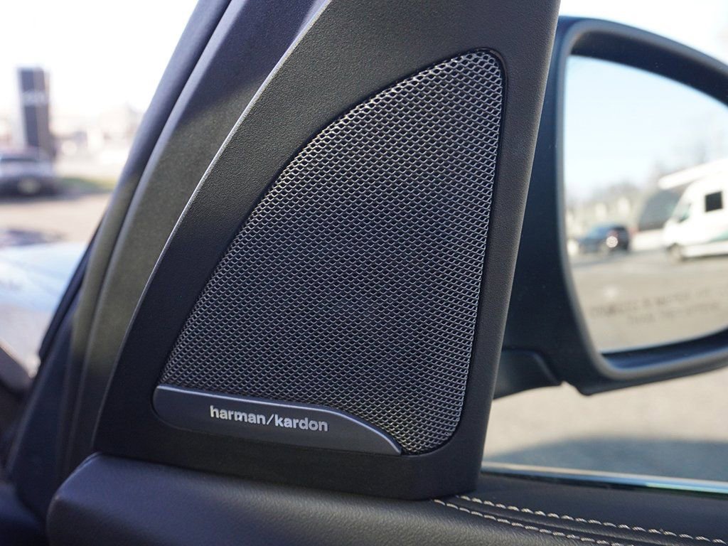 Used 2025 BMW X7 xDrive40i w/ Premium Package image 41