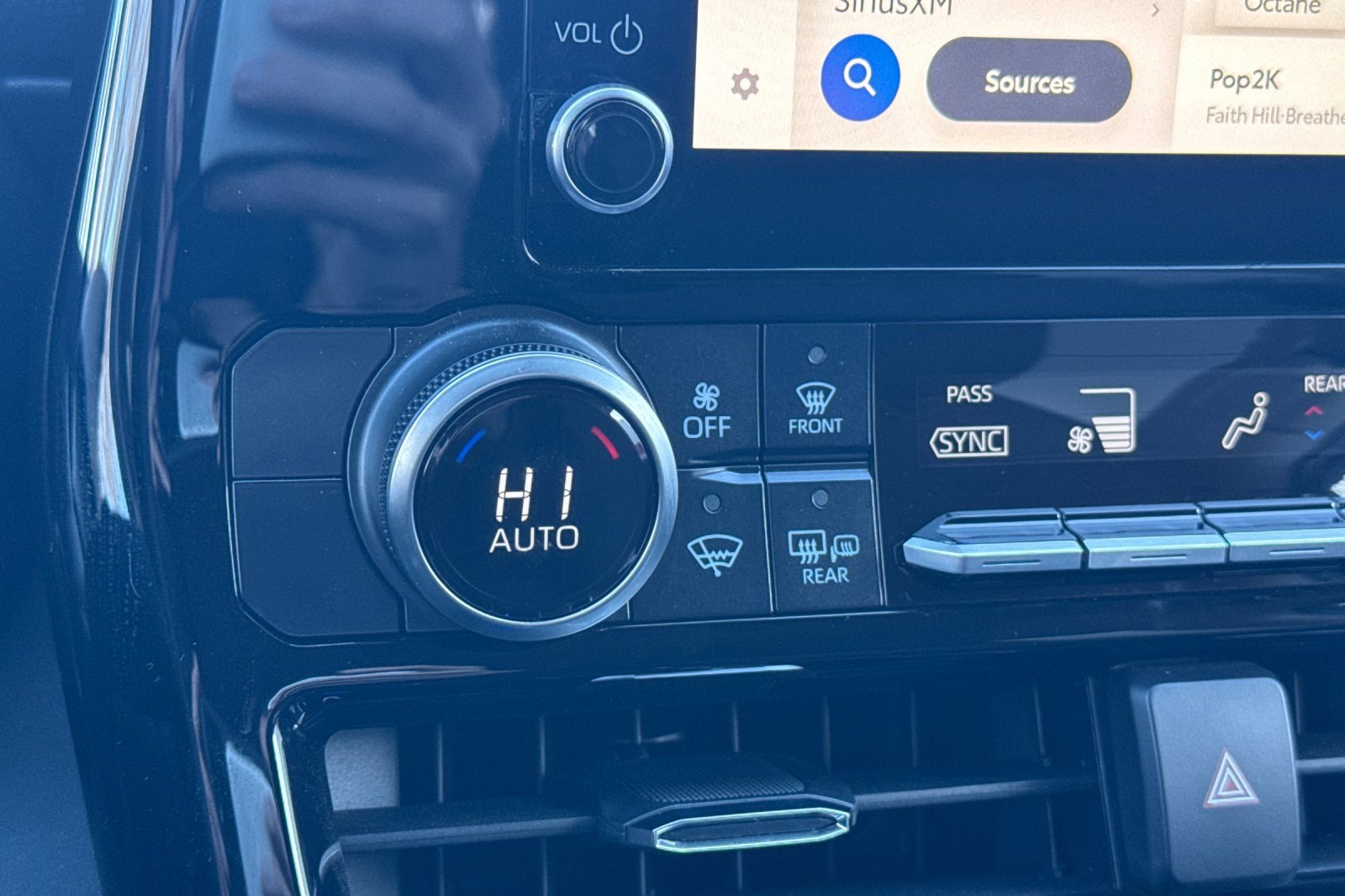 Used 2025 Toyota Highlander LE image 29