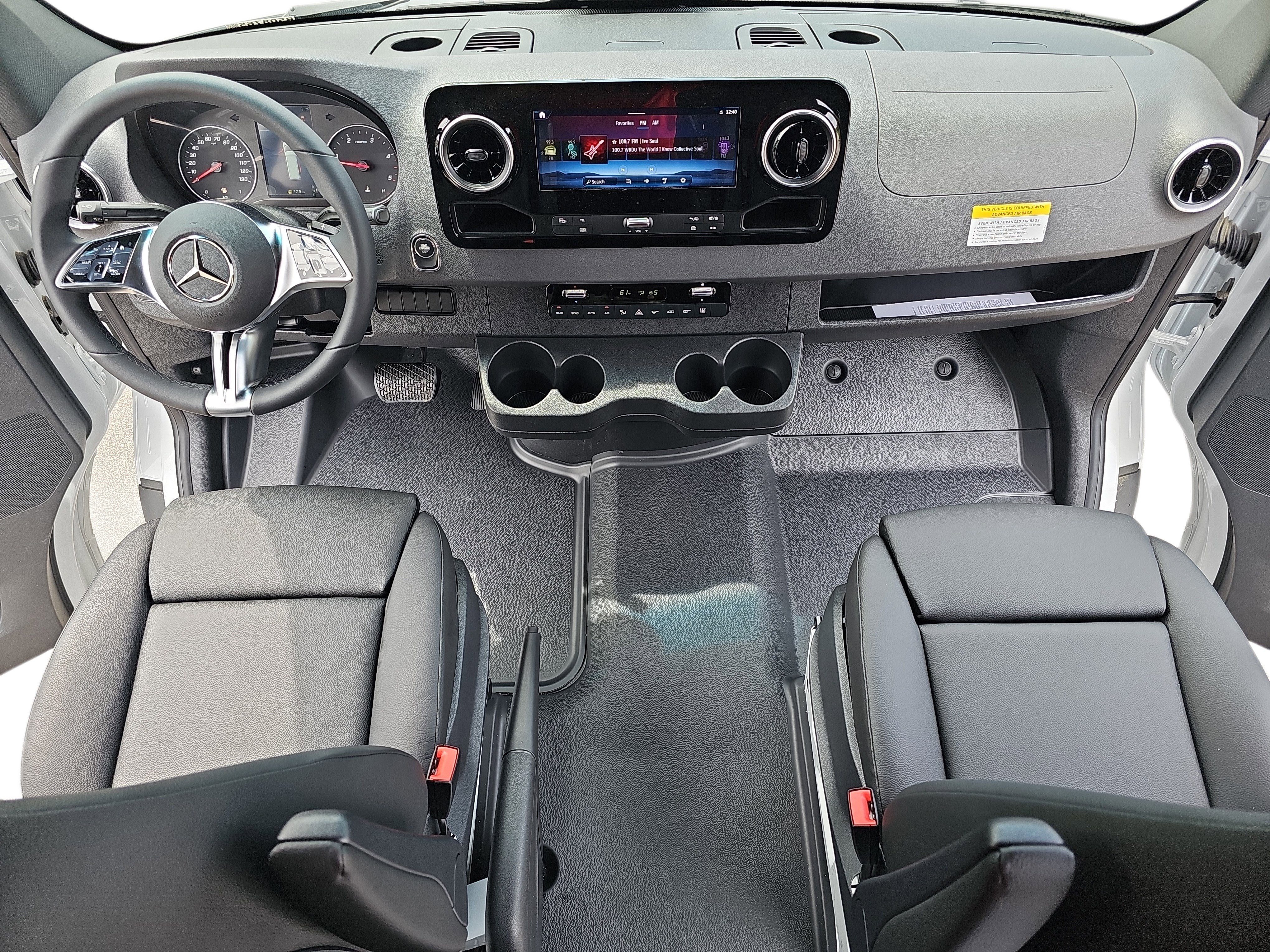 New 2025 Mercedes-Benz Sprinter 2500 image 9