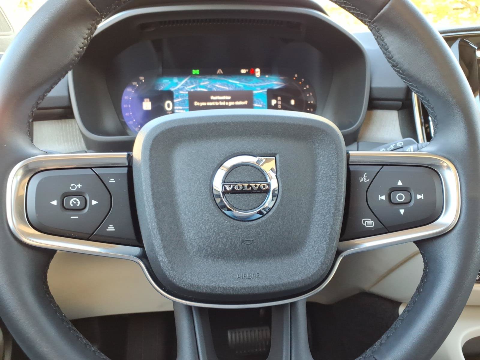 Certified 2024 Volvo XC40 B5 Ultimate w/ Protection Package Premier AWD/4WD image 28