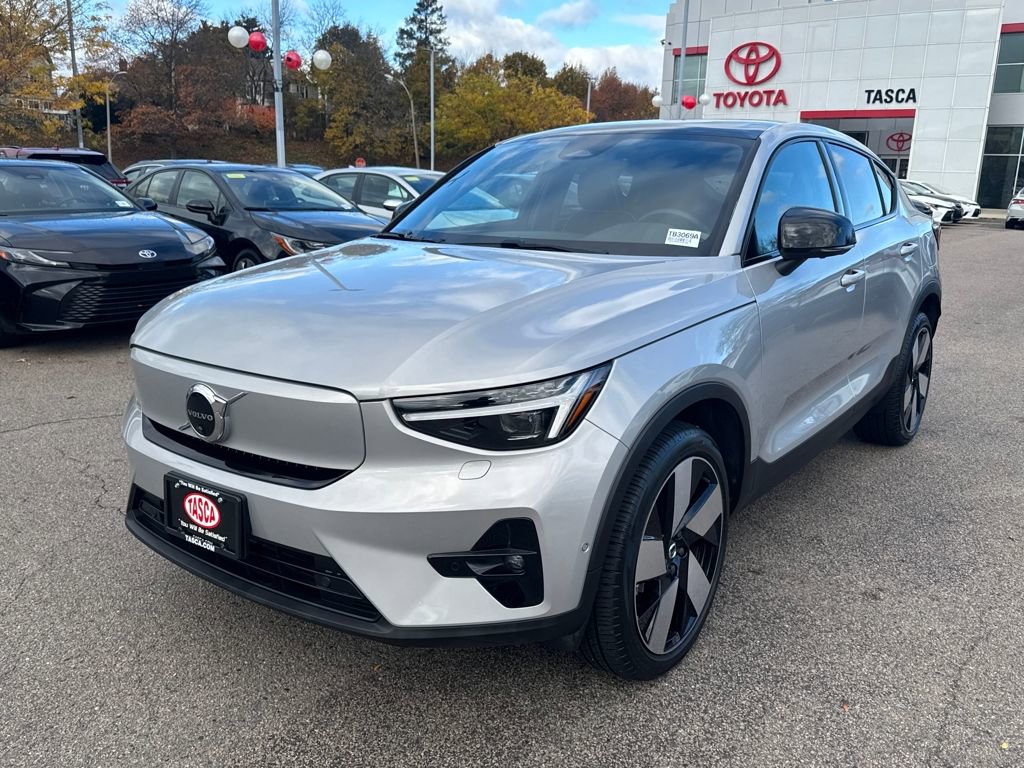 Used 2023 Volvo C40 P8 Recharge Ultimate w/ Protection Package Premier image 3