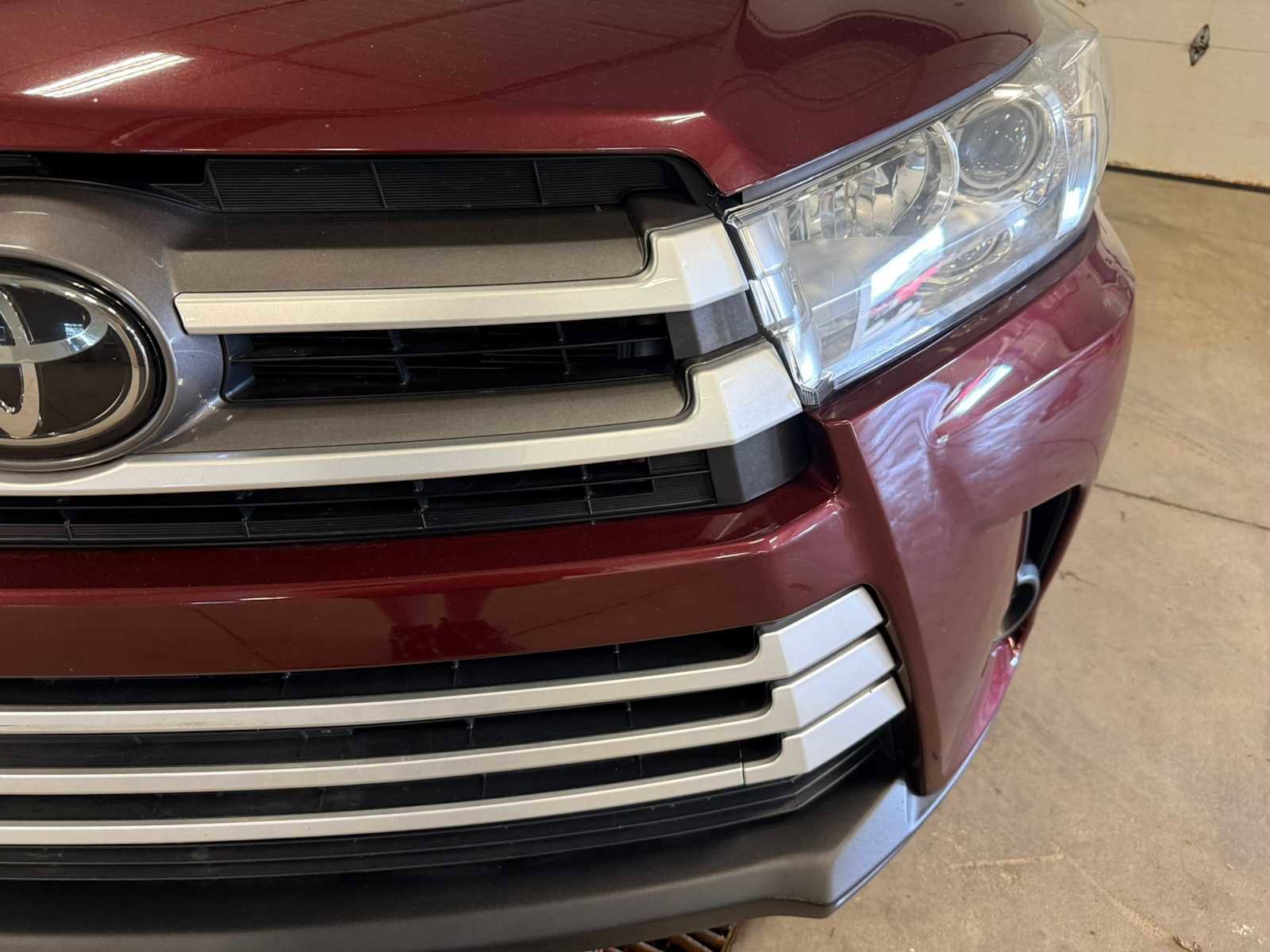 Used 2019 Toyota Highlander LE AWD/4WD image 5