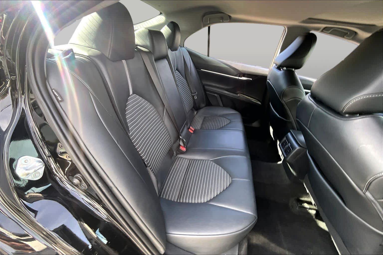 Used 2021 Toyota Camry SE w/ Cold Weather Package FWD image 21