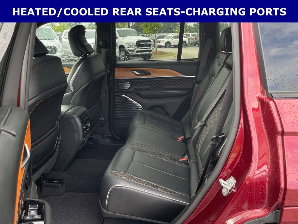 Used 2023 Jeep Grand Cherokee Summit AWD/4WD image 17