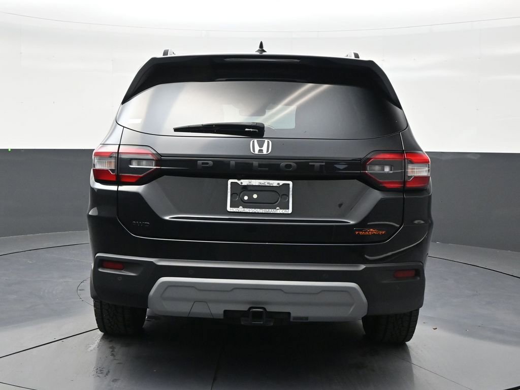 Used 2025 Honda Pilot TrailSport image 4