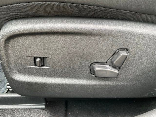 Used 2023 Chrysler 300 C image 11