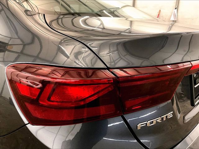 Used 2020 Kia Forte LXS FWD image 28
