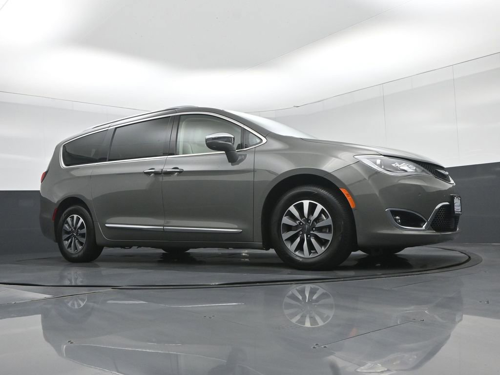 Used 2020 Chrysler Pacifica Limited w/ Advanced Safetytec Group image 70