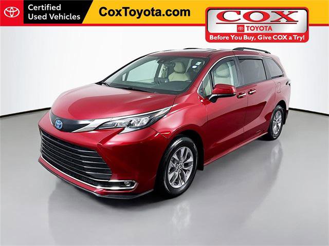Certified 2024 Toyota Sienna XLE image 1