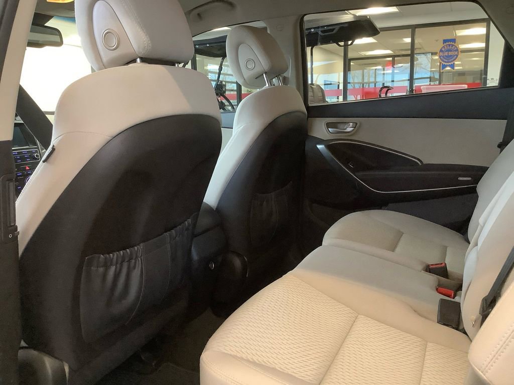 Used 2017 Hyundai Santa Fe SE image 19