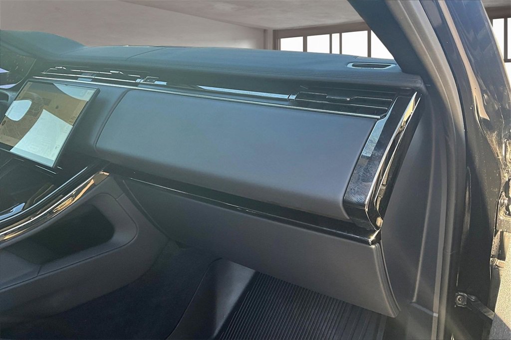 Used 2024 Land Rover Range Rover Sport SE image 16