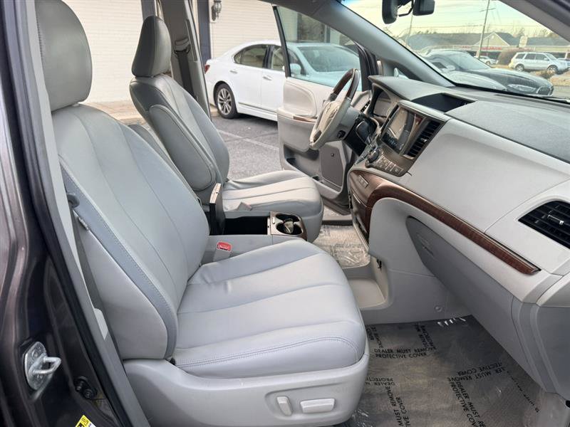 Used 2013 Toyota Sienna Limited w/ Premium Pkg FWD image 10