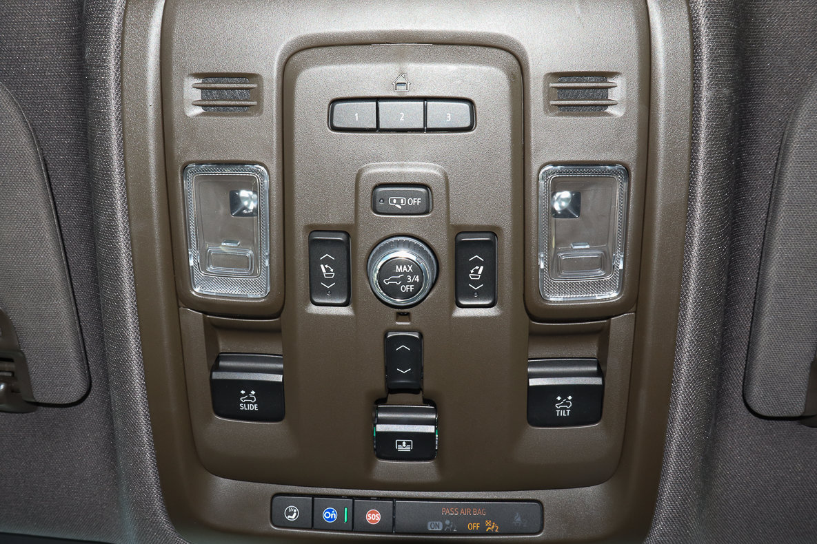 Used 2024 GMC Yukon XL Denali AWD/4WD image 34