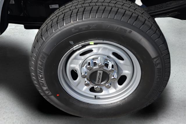 New 2026 Ford F250 XL w/ XL Chrome Package image 25