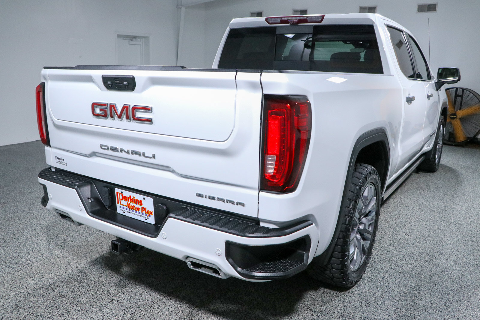 Used 2022 GMC Sierra 1500 Denali w/ Denali Reserve Package AWD/4WD image 7