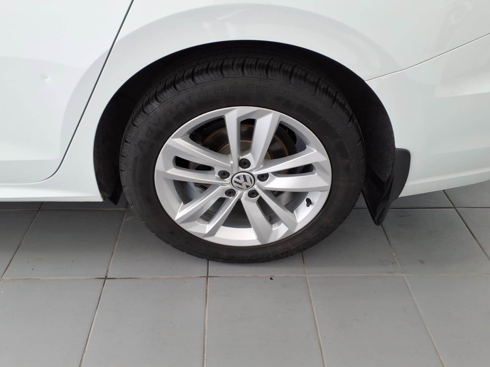 Used 2020 Volkswagen Passat 2.0T SE image 16