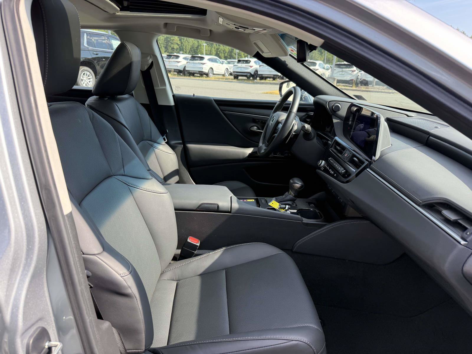 Used 2025 Lexus ES 350 w/ Premium Package FWD image 17