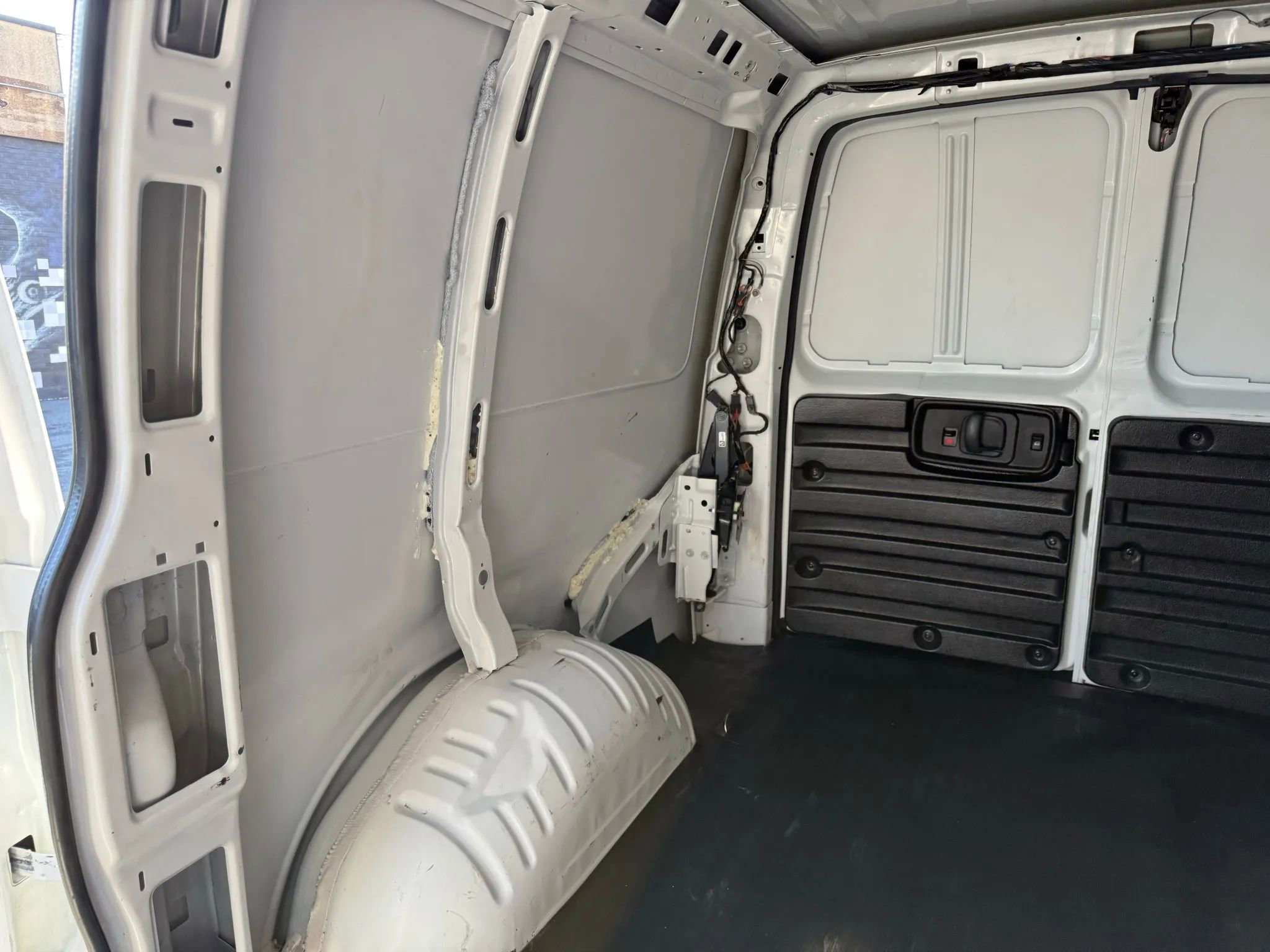 Used 2022 GMC Savana 2500 w/ Communications Package image 61