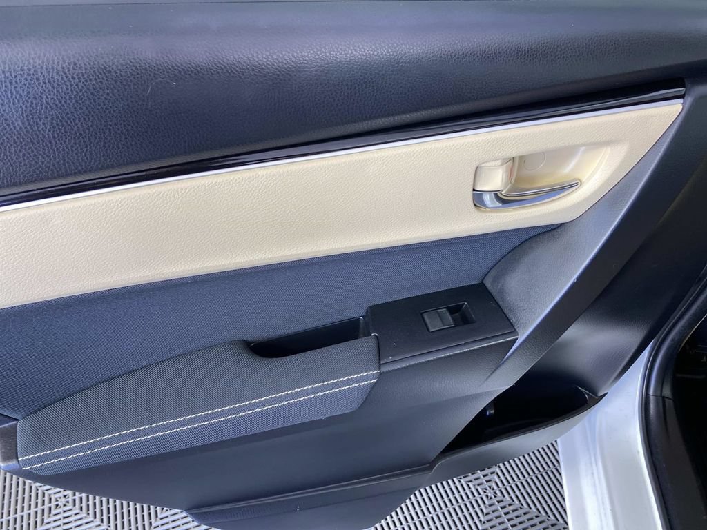 Used 2018 Toyota Corolla LE FWD image 25