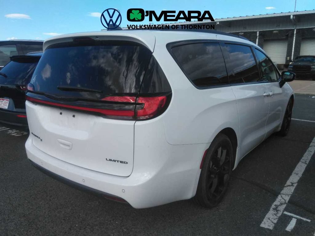 Used 2025 Chrysler Pacifica Limited FWD video 2
