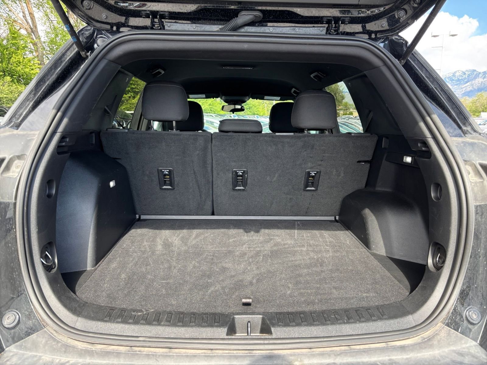 Used 2025 Chevrolet Equinox LT AWD/4WD image 32