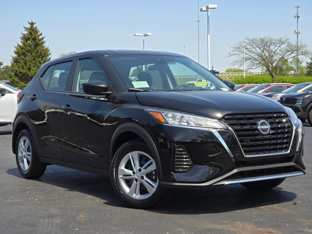New 2025 Nissan Kicks Play S