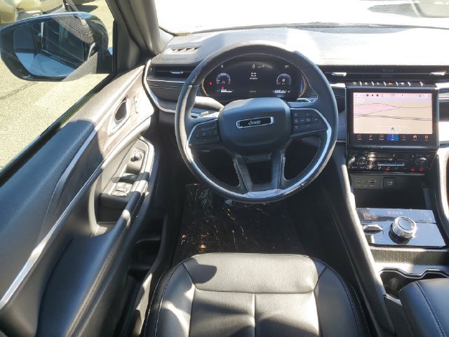 Certified 2024 Jeep Grand Cherokee Limited w/ Black Appearance Package AWD/4WD image 9