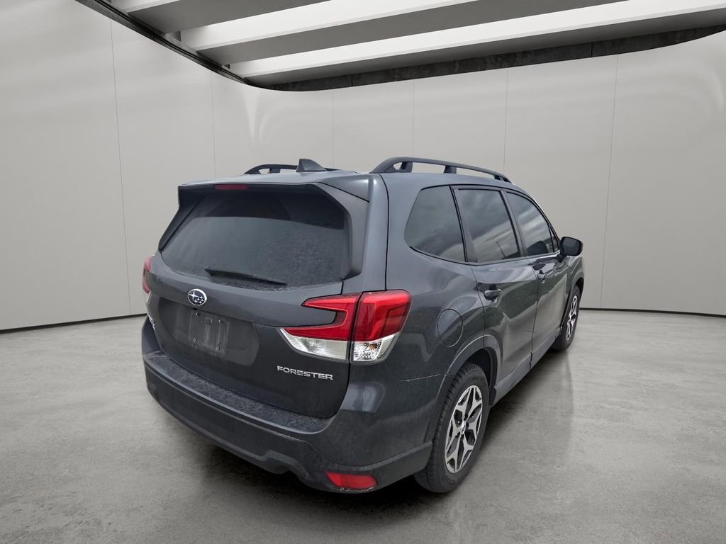 Used 2024 Subaru Forester Premium image 5