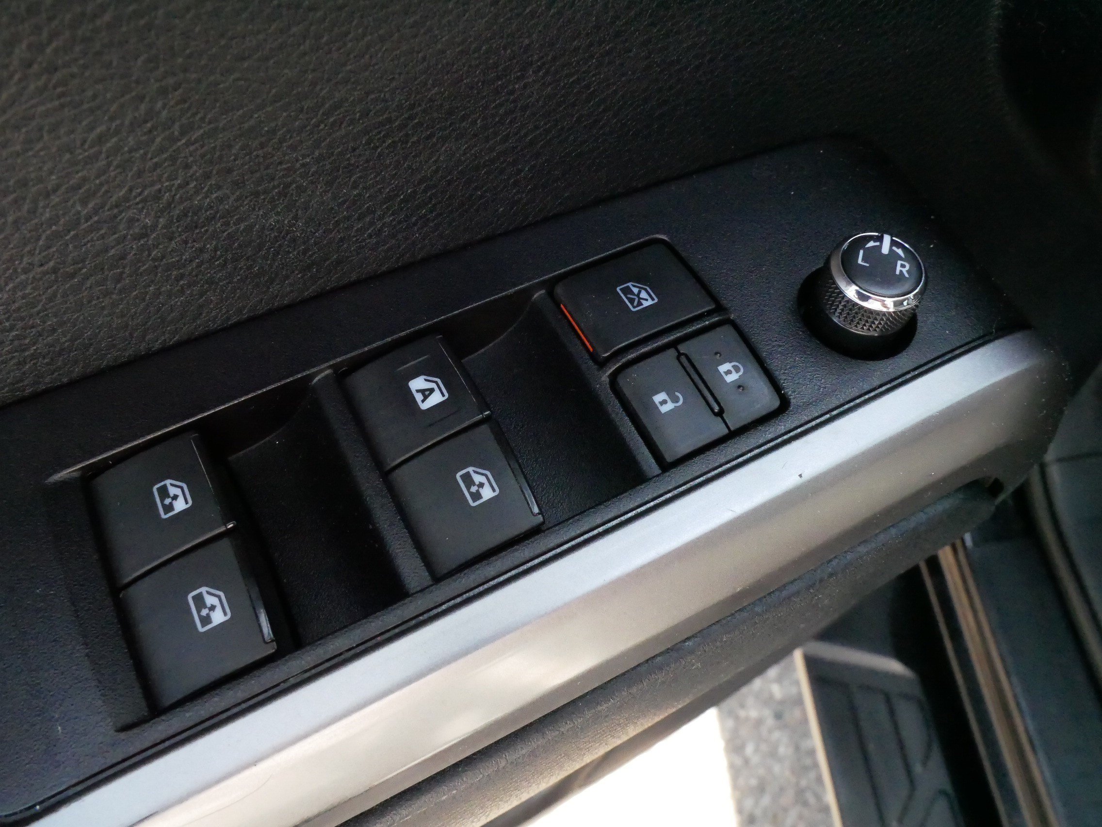 Used 2016 Toyota Tacoma SR5 AWD/4WD image 19