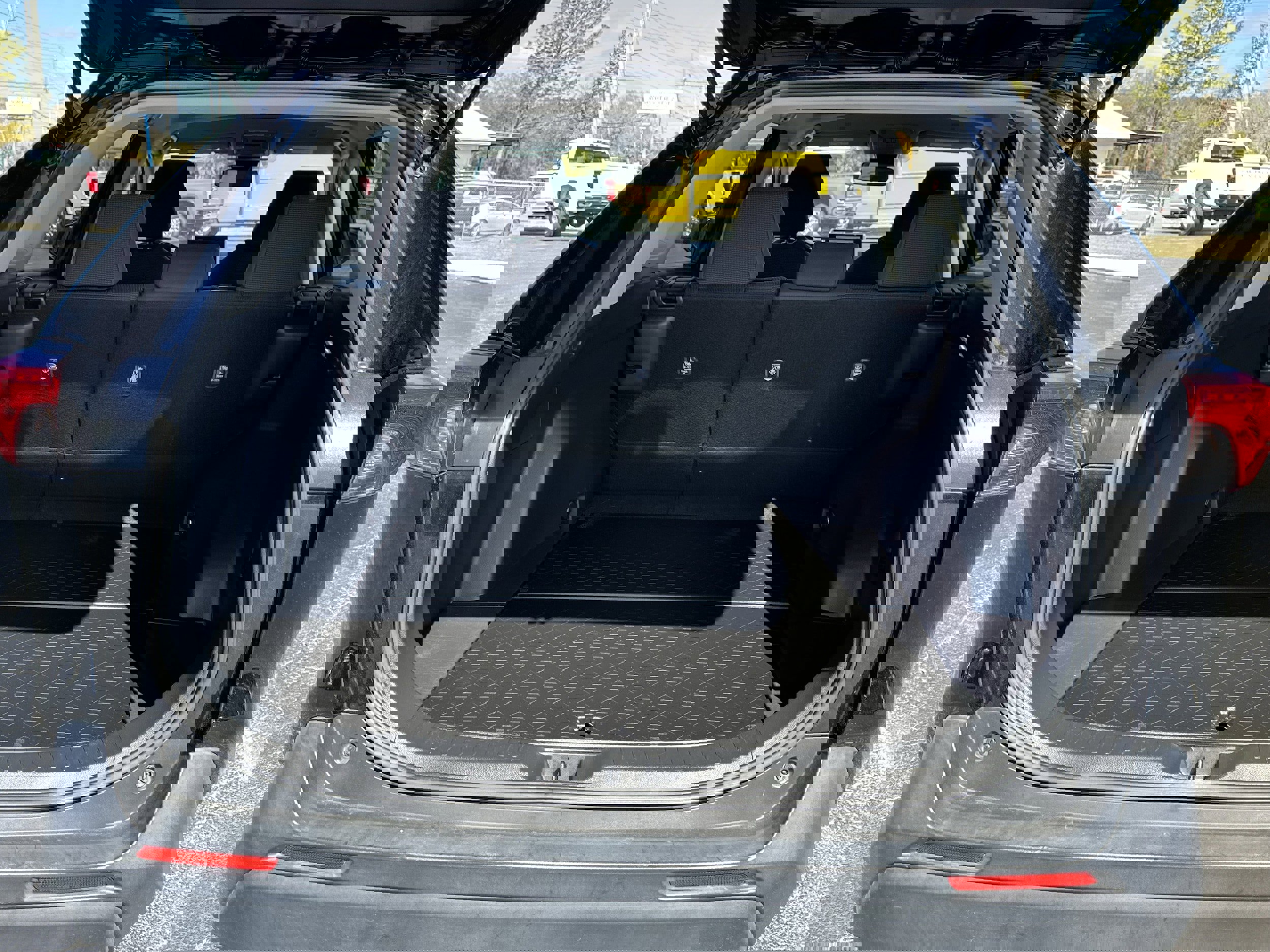 Used 2023 Toyota RAV4 LE image 8