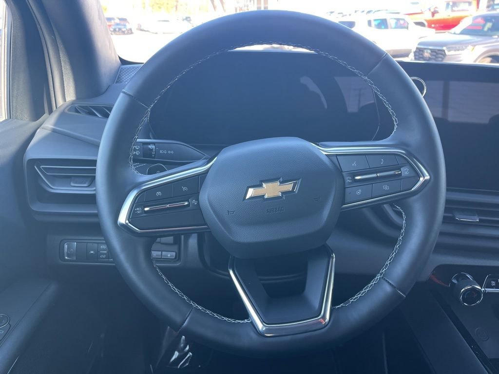 Used 2025 Chevrolet Silverado EV LT AWD/4WD image 14